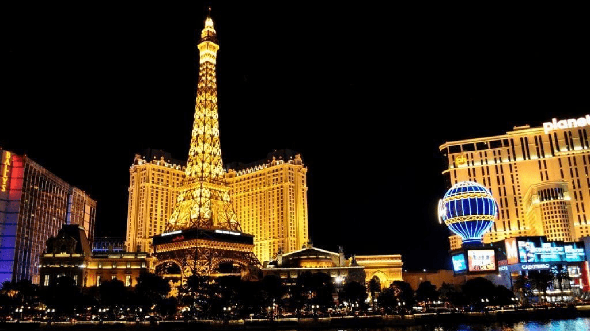 Paris Las Vegas Guest Outraged Over $50 Charge for Using Electrical Outlet